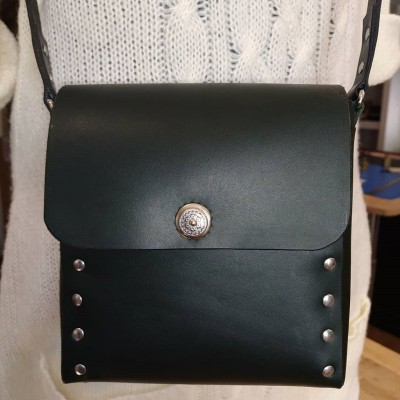 Sac en Cuir Artisanal - Légèreté et Style Authentique  Pochettes & Besaces 2