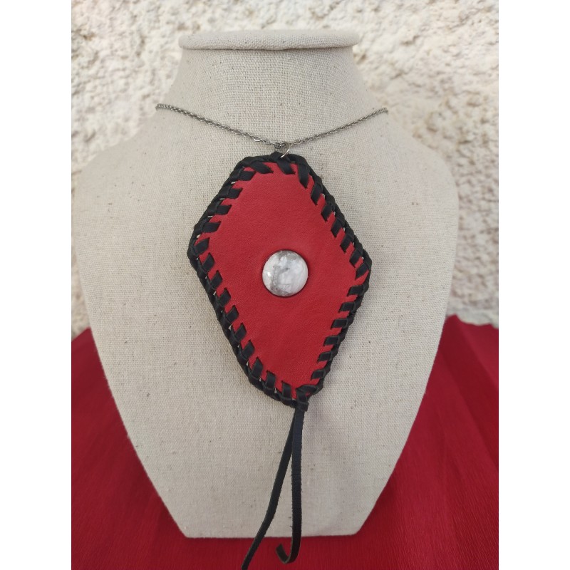 Collier Cerf-volant rouge et sa Howlite  Colliers