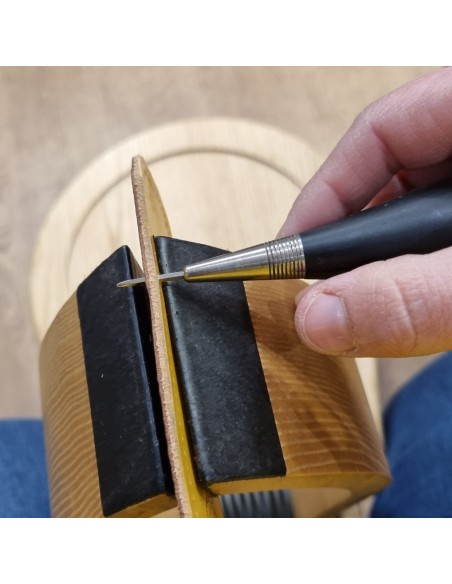 Formation travail du cuir : Apprenez à fabriquer de vos main des articles en cuir  Ateliers / Stages / Formations